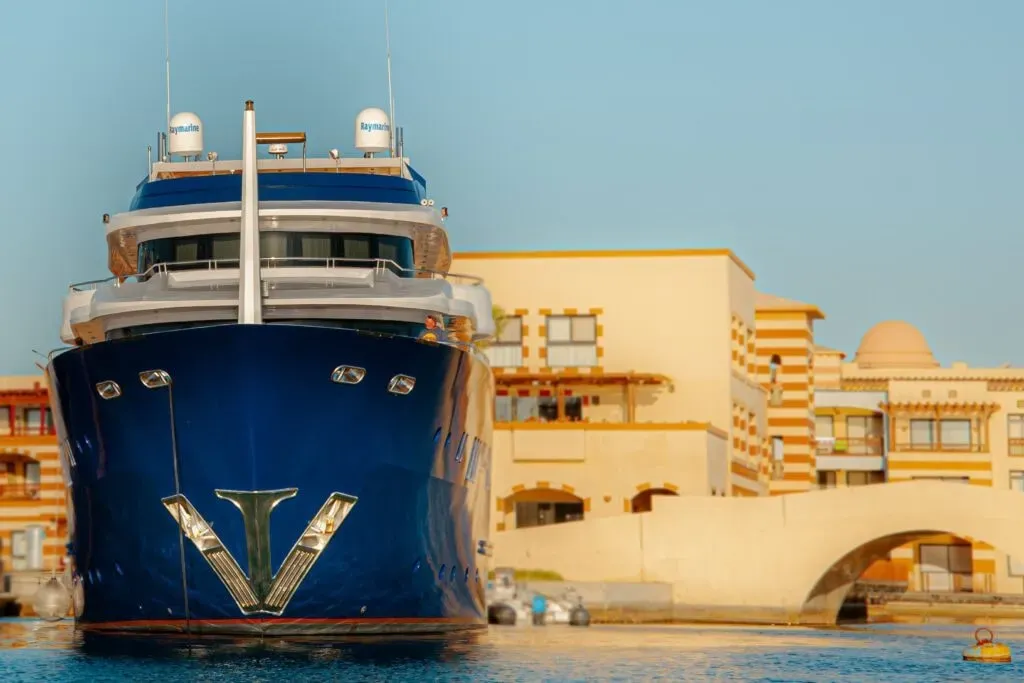 Siiigh — The setting for Siiigh is the stunning Red Sea, with retreats conducted aboard a luxurious 48-meter yacht. Guests will experience the unique tranquility of being on the water, surrounded by the vastness of the ocean and the beauty of the Egyptian coastline.