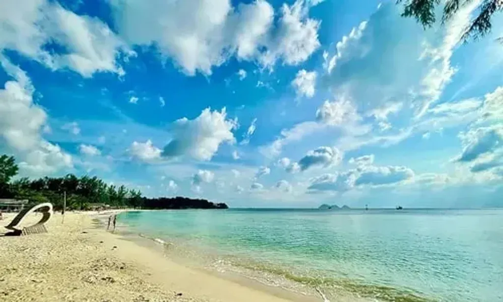Simply Divine Retreats — Located on the vibrant island of Koh Pha-Ngan, Thailand, Simply Divine Retreats offers a serene yet engaging environment. The venue often features meditation directly on the beach, allowing guests to connect with nature's rhythms. The surrounding area is rich with local culture and a variety of dining options, providing a balance between retreat introspection and island exploration.