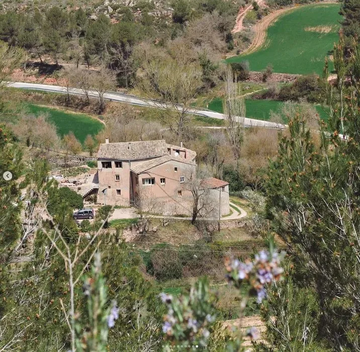 Soul Clinic — The center is situated in a tranquil countryside home set within the Catalan mountains, offering a peaceful environment. Guests are surrounded by lush nature, birdsong, and green fields, providing a perfect backdrop for disconnection and introspection.