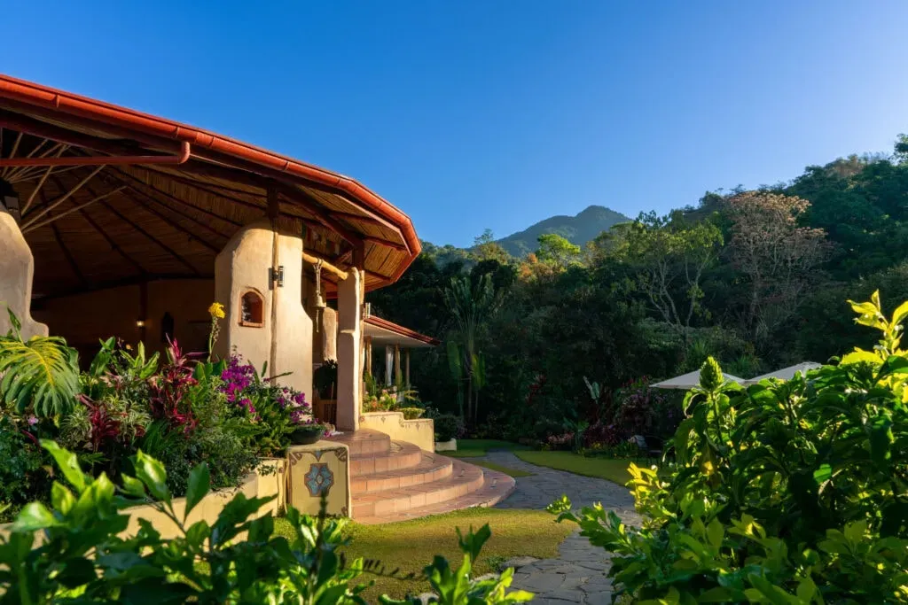 Soul Quest — set within the breathtaking San Gerardo mountains, the Rio Chirripó Eco Lodge offers a serene escape. The surrounding cloud forest provides a lush, vibrant backdrop, with the Rio Chirripó river adding a soothing natural soundtrack. Expect stunning 360-degree views and an atmosphere of profound tranquility, ideal for introspection and connection with nature.