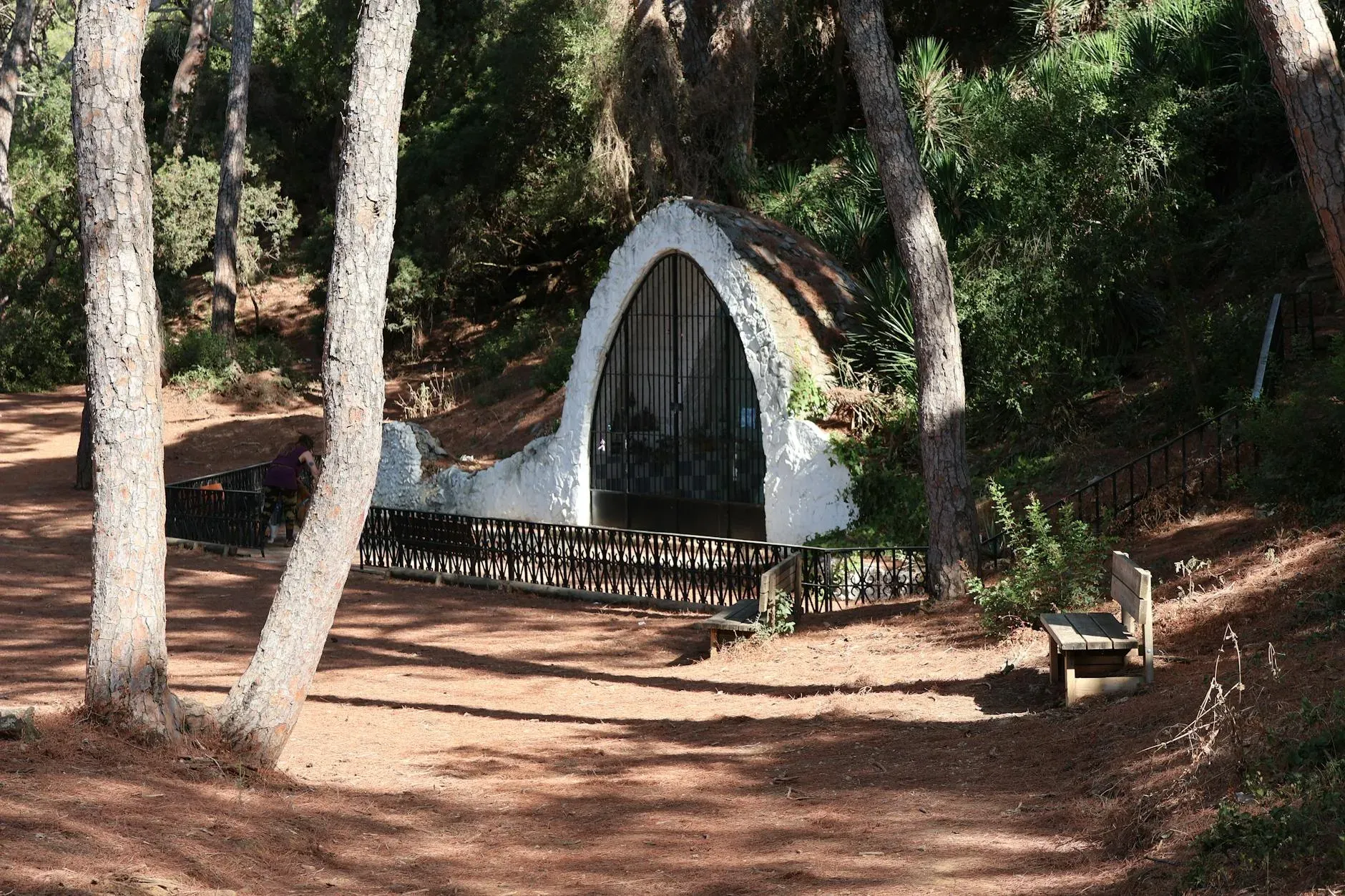 Soul Tribe 909 — Soul Tribe 909 is located in Petrer, Spain, offering a serene environment for introspection and personal growth. The specific landscape details are not provided, but the general area of Petrer suggests a Mediterranean climate and potentially scenic surroundings, conducive to a peaceful retreat experience.