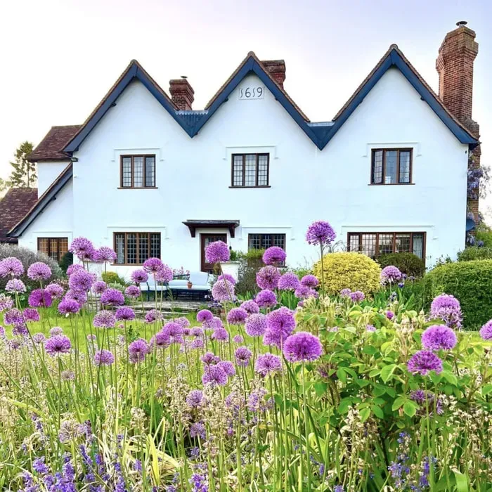 Sparkleigh Serenity — Shore Hall, a grand 16th-century manor house, is situated on 22 acres of picturesque English countryside, bordering Suffolk. The estate boasts tranquil gardens, productive orchards, and peaceful woods, creating an idyllic and secluded atmosphere for retreat guests. This historic setting provides a sense of timeless calm, well suited to reflection and rejuvenation.