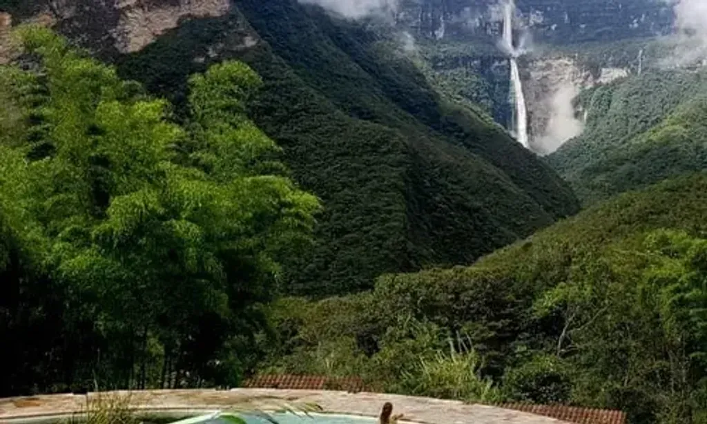 The Cacao Retreat — The retreat center boasts spectacular views over the Amazon rainforest and surrounding mountains, including the majestic Gocta waterfall. Situated at an altitude of approximately 2000m (6500ft) above sea level, the climate is pleasantly warm during the day without the intense heat often associated with the Amazon. Spacious outdoor areas invite connection with nature, providing an ideal environment for deep introspection and workshops.