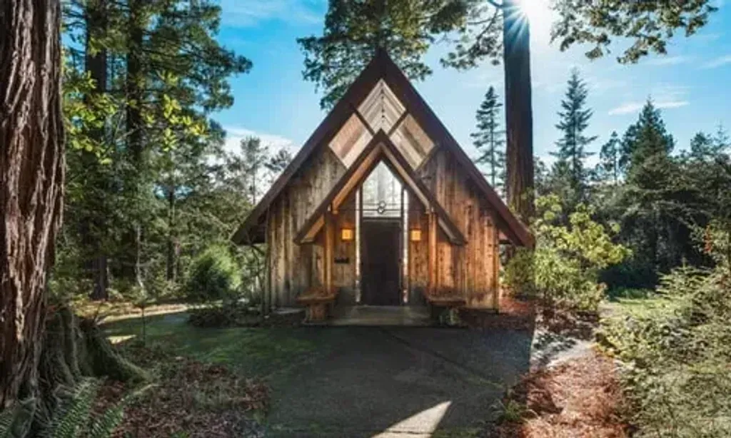 The Catalyst Retreats — Spirit Camp is set within enchanting redwood forests on the Mendocino coast of Northern California. It sits just a mile inland from the Pacific Ocean, offering a tranquil environment that blends forest serenity with coastal proximity. The natural beauty of the area provides a peaceful and inspiring atmosphere for reflection.
