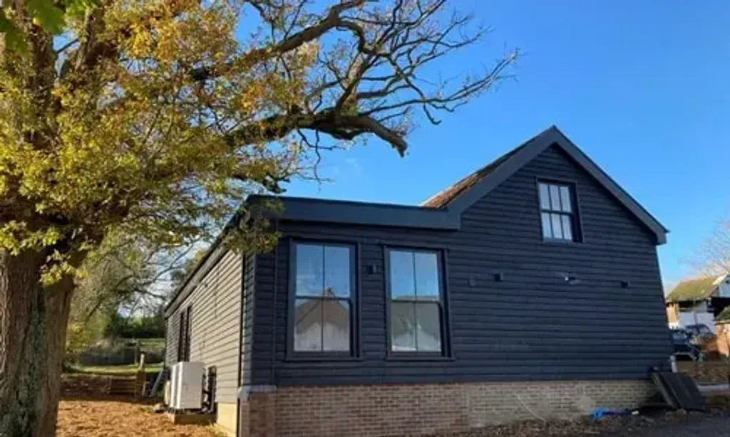 The Croft Farm Escape — set in the Great Gaddesden area near Hemel Hempstead, The Croft Farm Escape provides a tranquil rural setting. The surroundings encourage an appreciation for nature and outdoor activities, fostering a peaceful yet invigorating atmosphere for guests.