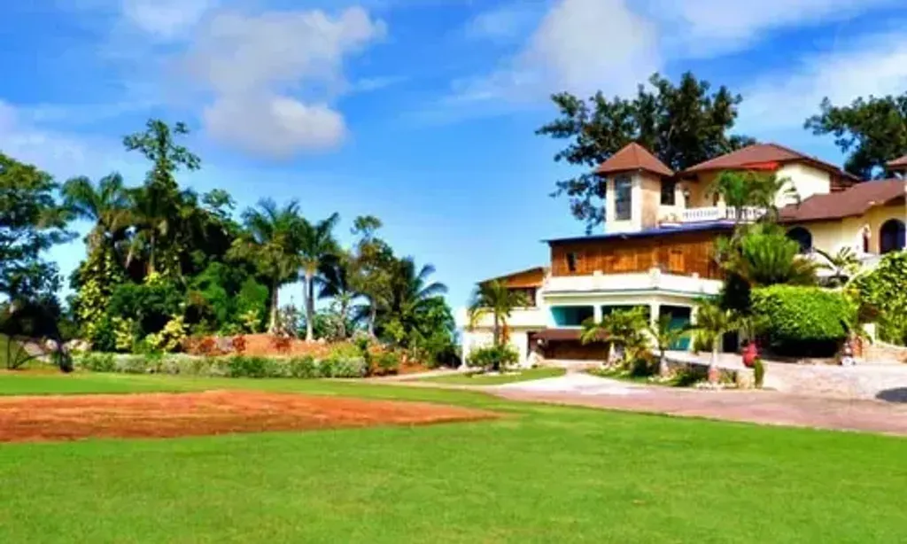 The Golden Dolphin Villa Estate