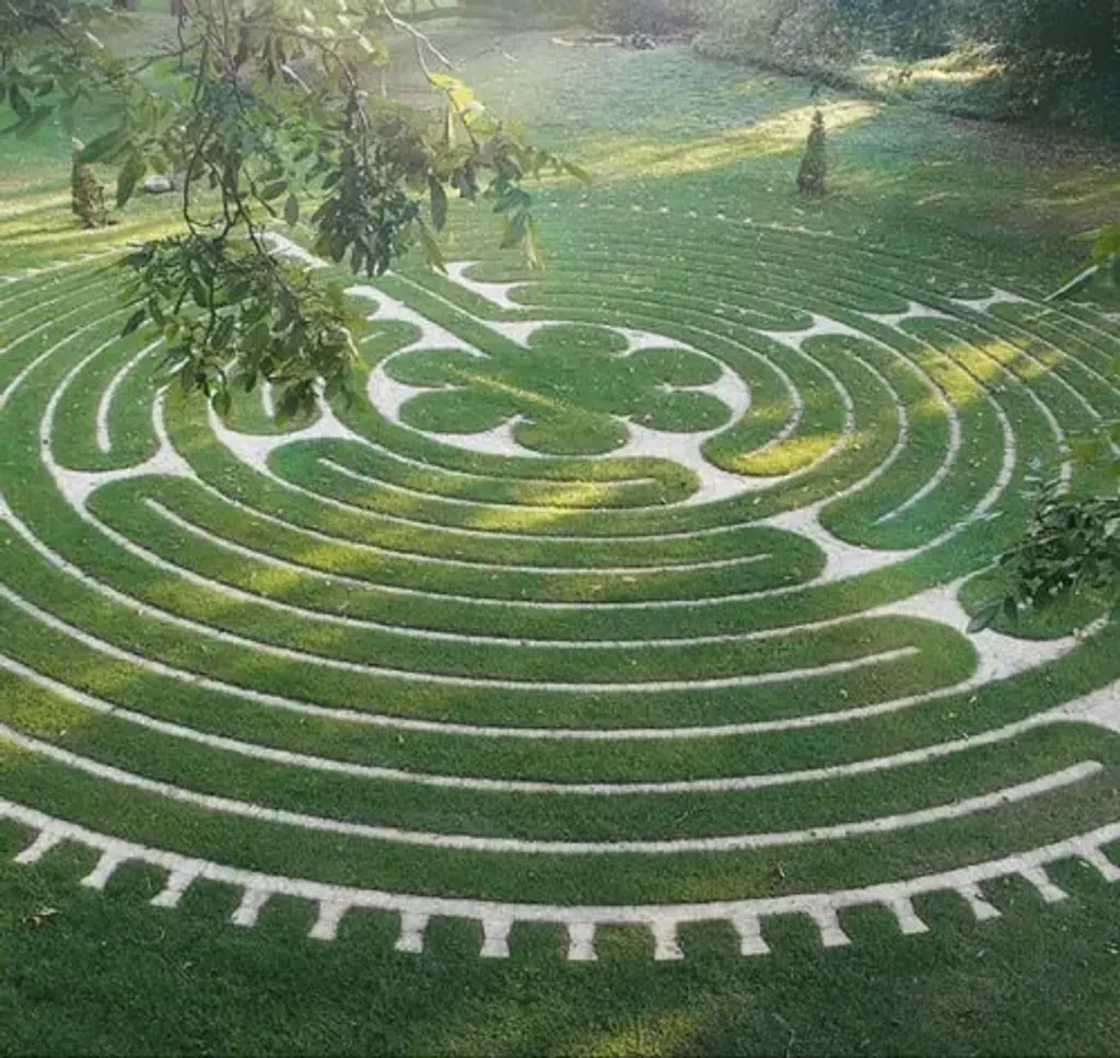 The Held Space — The retreat unfolds within the exclusive grounds of Tofte Manor, a venue chosen for its palpable healing energy. Guests have the entire estate to themselves, featuring a renowned labyrinth, expansive grounds, and various spots for quiet contemplation or gentle activity. The atmosphere is one of serene privacy and abundant space, fostering deep relaxation and integration.