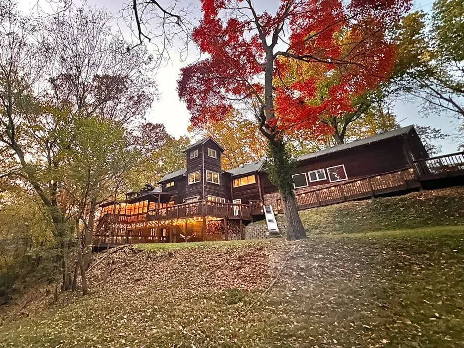 The Lighthouse Events & Retreats — The center is located in Springfield, Missouri, within a comfortable home environment. It features multiple cozy living rooms and gathering spaces, fostering a sense of community while also allowing for private reflection. The atmosphere is designed to be safe and supportive, encouraging guests to engage in learning, play, and creative activities.