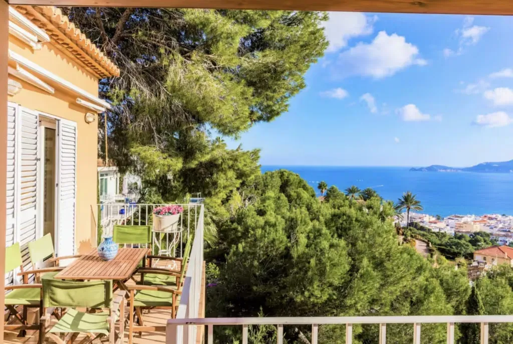 The Middle Leap Retreats — Situated in Javea on Spain's Costa Blanca, the retreat enjoys a coastal environment known for its pleasant climate and scenic beauty. The venue likely offers a tranquil atmosphere conducive to reflection and personal growth, with the added benefit of being close to the Mediterranean Sea.