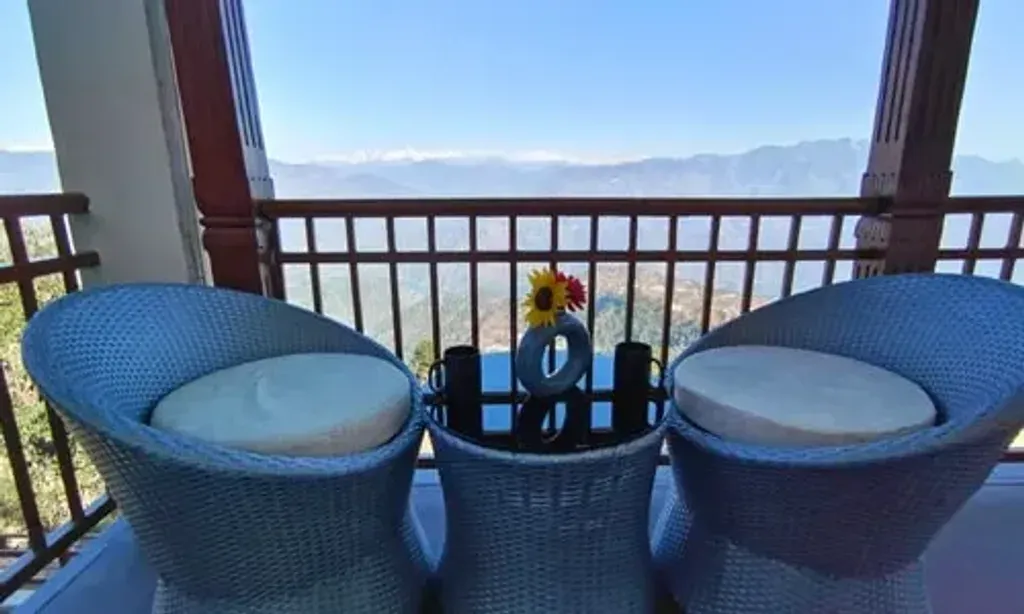 The Rudraksh - A Himalayan Retreat — The retreat is situated in the tranquil Selur village, set within the breathtaking Himalayan landscape of Tehri Garhwal. At an elevation of 1800 meters, it offers profound seclusion and pin-drop silence, surrounded by the natural splendor of the mountains, far from commercialization.