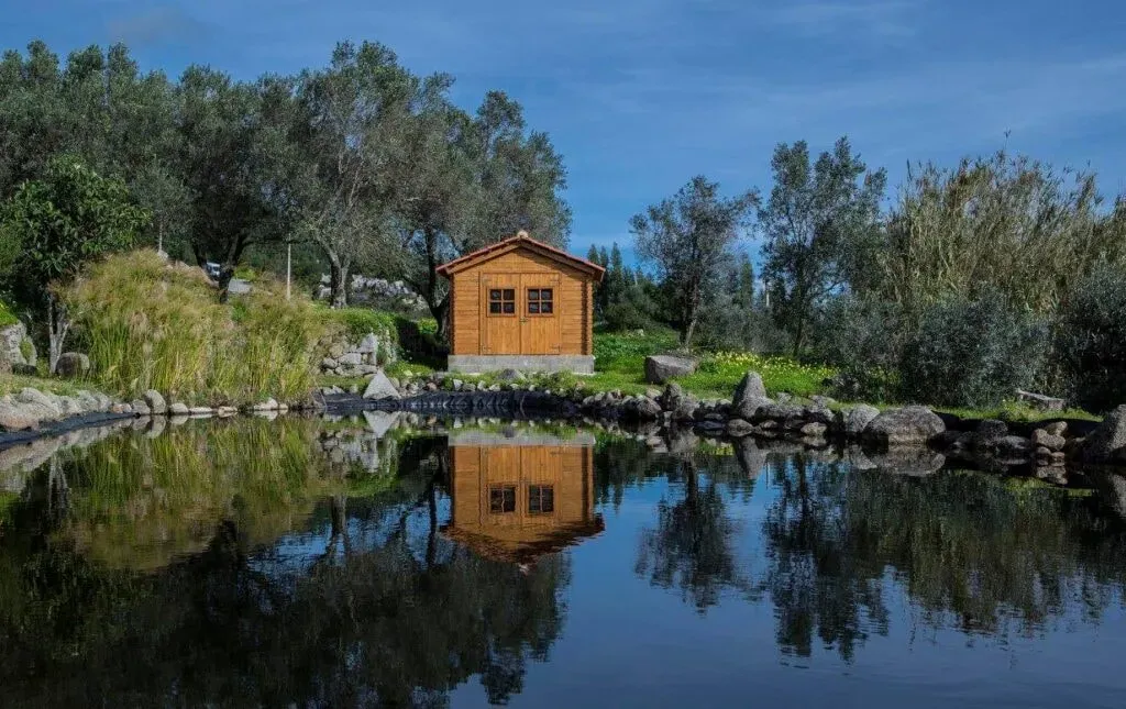 Thomas Mathias — The center is set in the picturesque Monchique region of Portugal, known for its lush landscapes and pure, fresh air. The atmosphere is one of serene tranquility, ideal for quiet contemplation and reconnecting with nature.