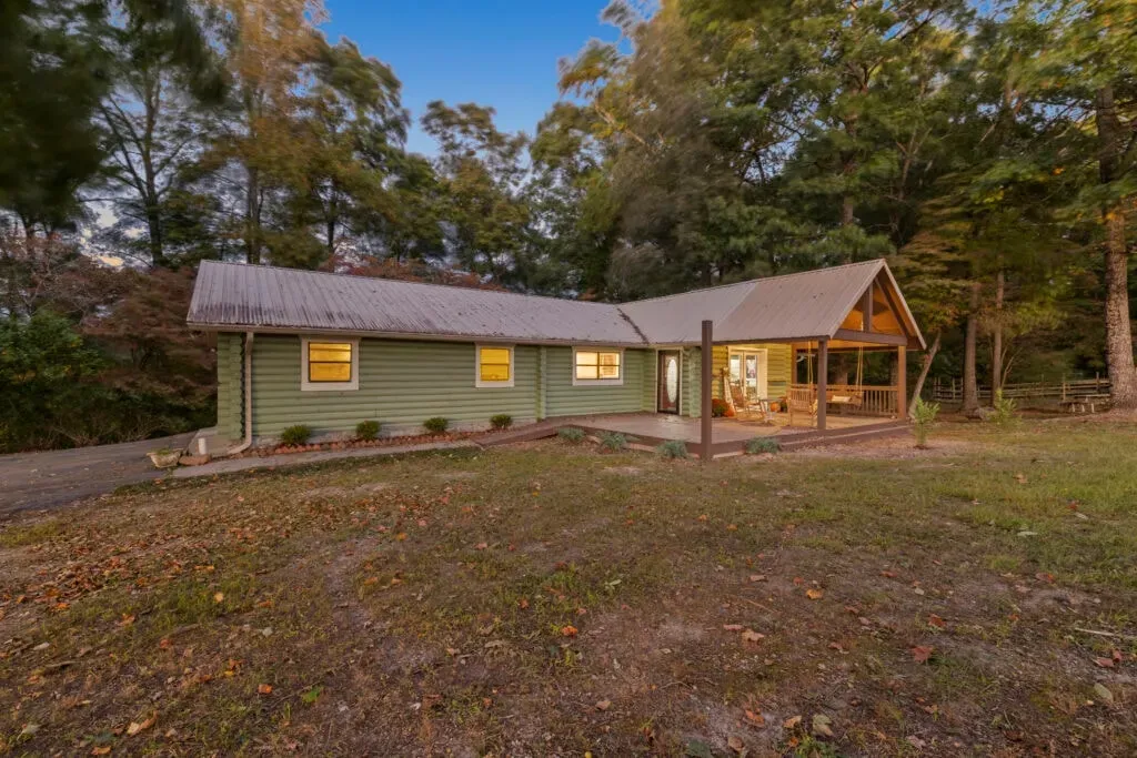 Thrive Farm GA — Thrive Farm GA is situated on 20 acres of beautiful farmland, surrounded by the serene north Georgia Appalachian foothills. The atmosphere is designed for tranquility and immersion in nature, offering a peaceful escape from daily stressors.