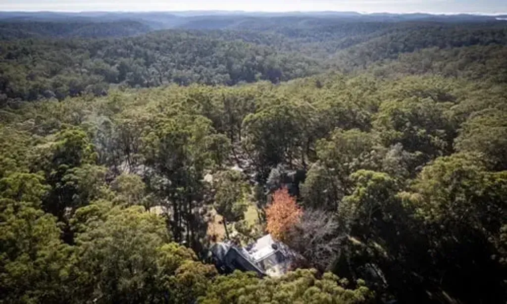 Thrive Retreats — Thrive Retreats is situated in Colo Heights, a tranquil area approximately two hours' drive from Sydney's CBD. The venue provides a peaceful escape from urban life, surrounded by natural landscapes conducive to introspection and relaxation.