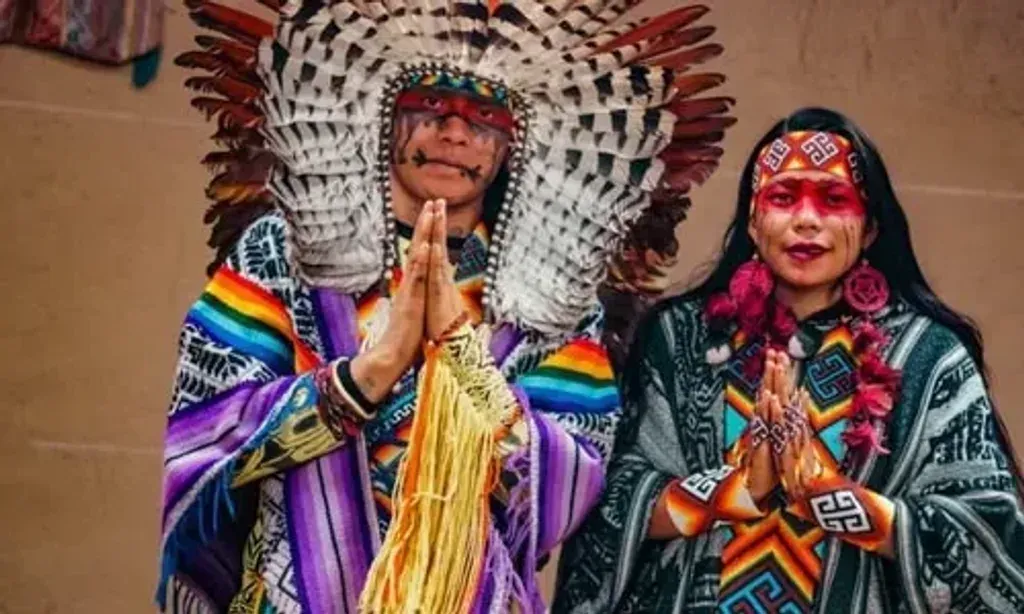 Txana Busé — The retreat unfolds in the breathtaking Sacred Valley of Peru, offering an authentic and deeply immersive experience. Surrounded by the natural beauty of the Andes, the atmosphere encourages introspection and connection with the environment.