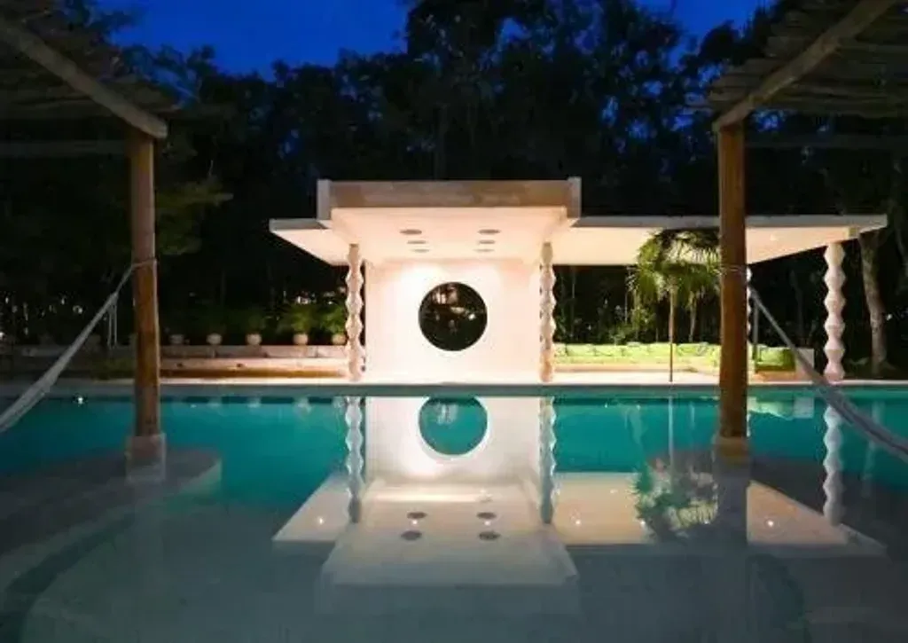 Urban Retreat Center — The center is located within the Holistika Hotel, a jungle boutique hotel in Tulum, off the main tourist path. It offers a calm and peaceful environment, surrounded by lush tropical vegetation and an inspiring art walk featuring unique sculptures and paintings.