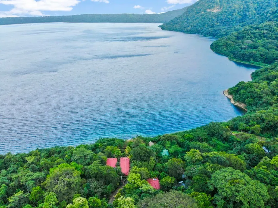 Villa Laguna — Villa Laguna is situated directly on the tranquil Laguna de Apoyo crater lagoon, set within a secluded area of the Laguna de Apoyo Natural Reserve. The atmosphere is one of profound natural serenity, with abundant wildlife like birds and monkeys as your closest neighbors. Lush gardens lead directly to the beach, offering a peaceful environment for relaxation and connection with nature.