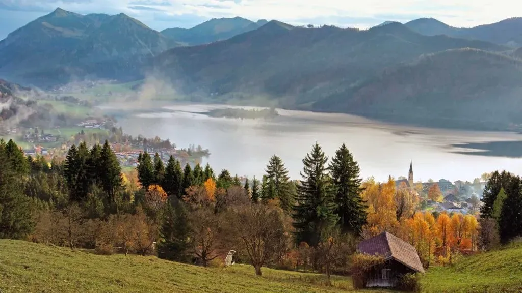 We-Space — Schliersee is a scenic town set in the Bavarian Alps, known for its beautiful lake and surrounding natural landscapes. The venue provides a serene and inspiring backdrop for introspection and connection, offering a peaceful escape from daily life. The fresh mountain air and tranquil environment contribute to an atmosphere conducive to personal and relational development.
