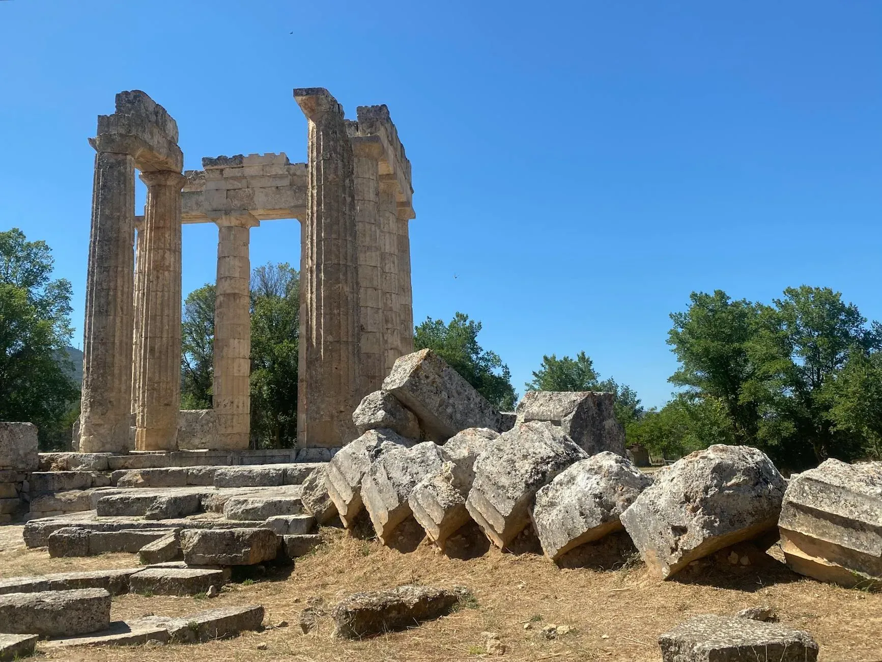 Wellness Oasis Retreats — The retreat is located in Ancient Nemea, a region rich in history and surrounded by preserved nature. This secluded environment is ideal for those seeking a deep connection with the natural world, offering ample opportunities for barefoot walking and absorbing the serene energies of the earth.