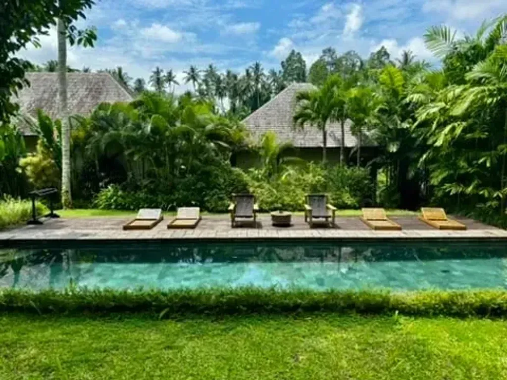 Will & Justin — This luxurious compound is dramatically set on a cliffside, offering breathtaking views of the lush jungle and winding river below. The atmosphere is one of serene tranquility, with the sounds of nature providing a constant, calming backdrop. The design seamlessly blends with the natural environment, creating an immersive and peaceful escape.