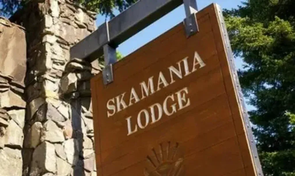 Wim Hof — Located in Stevenson, Washington, the retreat offers a refreshing escape amidst the natural beauty of the Pacific Northwest. While specific details about the immediate surroundings are not provided, the area is known for its scenic landscapes, providing a conducive environment for focused practice and rejuvenation.