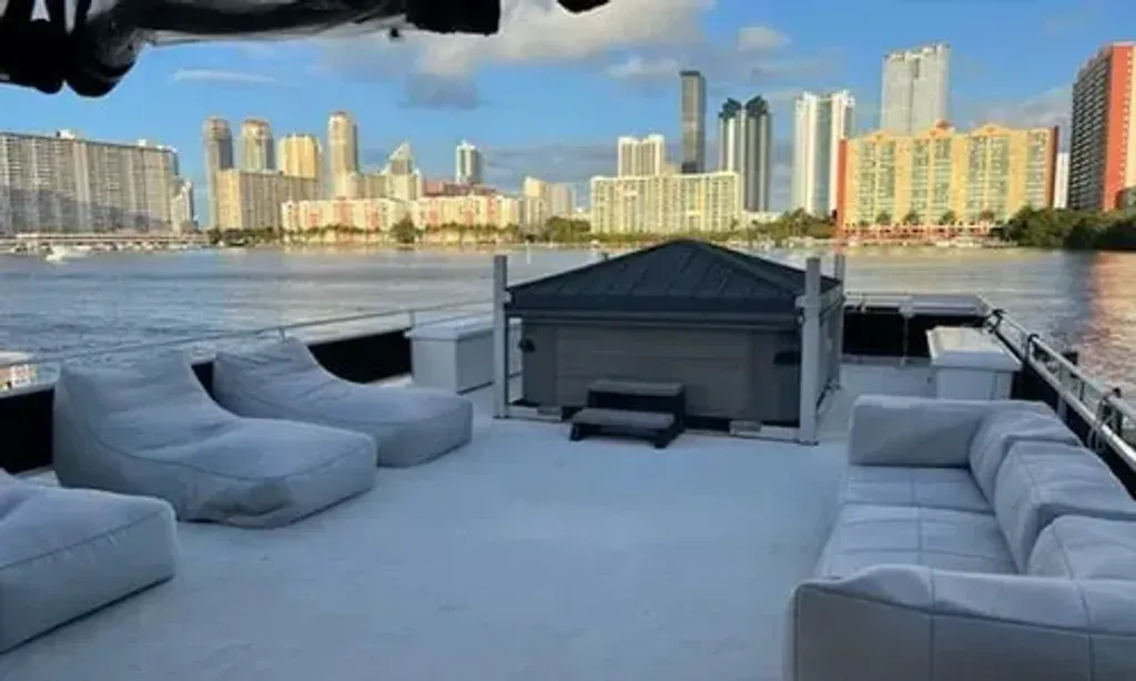 Wisdom World Wellness — Located on Collins Avenue in Miami Beach, the center offers a coastal setting. While specific details about the immediate surroundings are not provided, the address suggests proximity to the beach and the lively atmosphere of Miami.