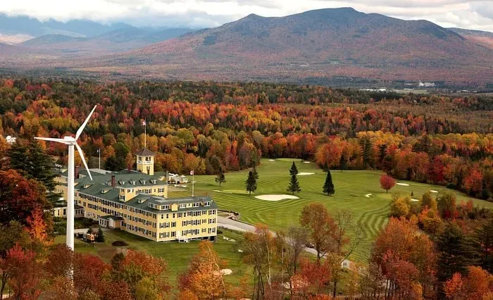 Wise & Well — The center is situated within the expansive 1,700-acre grounds of the Mountain View Grand Resort & Spa, surrounded by the picturesque peaks of New Hampshire’s White Mountains. The atmosphere is one of natural splendor, offering prime access to outdoor adventures while maintaining a romantic and lively historic charm. It's a grand, storybook setting where guests can feel both immersed in nature and pampered by resort comforts.