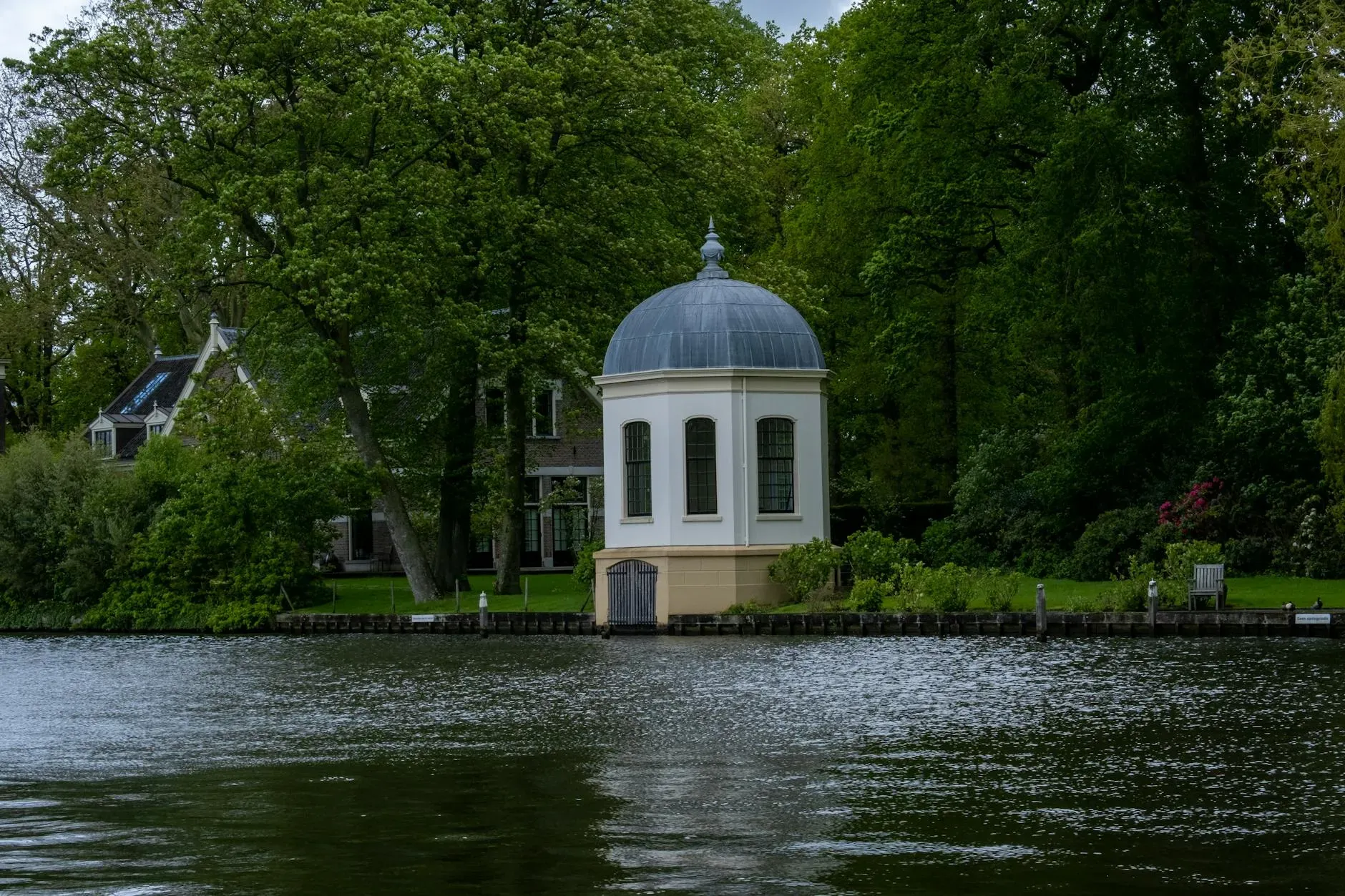 XVISORY GmbH — The Zonnehuis Retreat Centre is set close to nature in the serene Dutch province of Gelderland. Its peaceful surroundings and spacious garden create an ideal atmosphere for retreat, silence, and personal transformation.