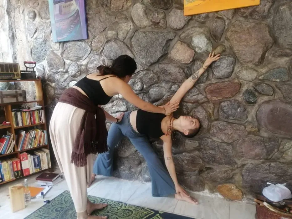 Yoga Teacher Training 200 hours, Holistic Andean Healing — The center is situated in the beautiful San Salvador Valle Sagrado, a region renowned for its stunning natural landscapes. Expect to be surrounded by nature, providing a serene and inspiring backdrop for your healing journey.