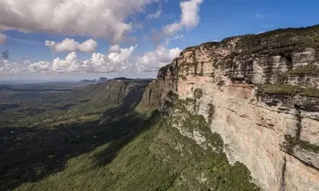 Yoga&Ayurveda Retreat — The retreat is situated in the breathtaking Vale do Capão, surrounded by majestic mountains and bordering the Chapada Diamantina National Park. This natural sanctuary provides a tranquil and inspiring environment, fostering a deep connection with nature and a sense of peaceful seclusion.
