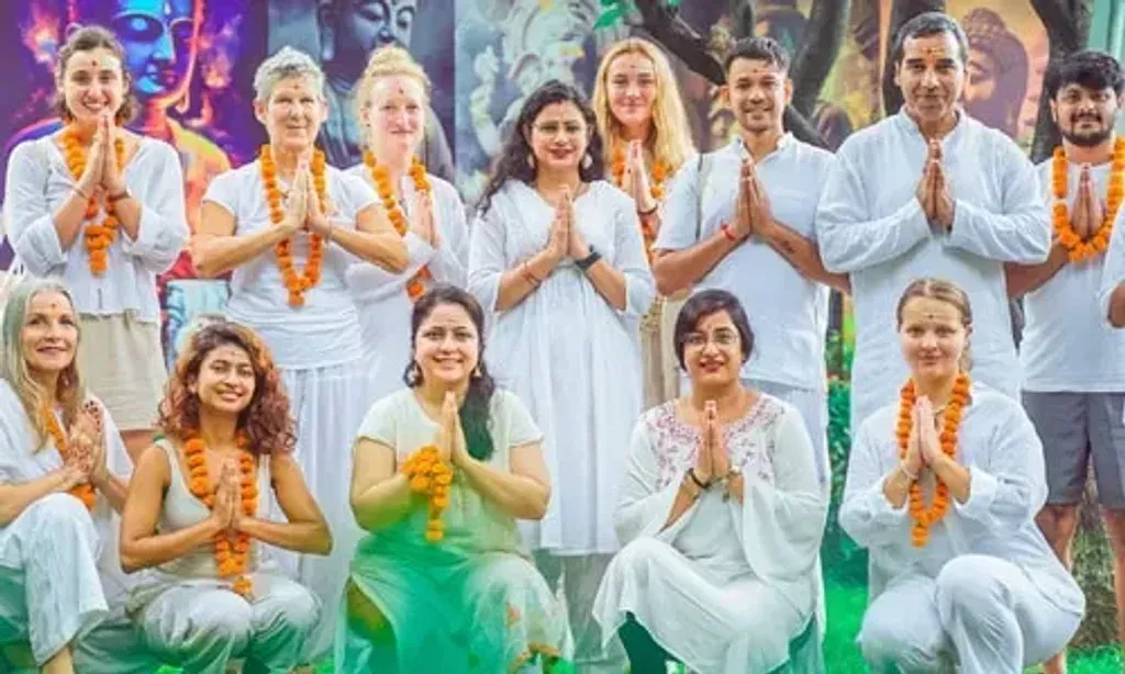 Yogpeeth Rishikesh — Situated in the spiritual hub of Rishikesh, the center is set near the Ganges River, offering a serene environment for deep learning. The surrounding Himalayan foothills provide a majestic backdrop, fostering a peaceful atmosphere conducive to inner exploration and traditional yogic life.